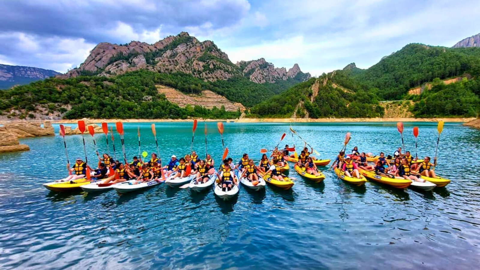 caiacs aixecant pales H